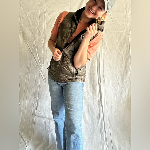 Reversible Gerry Puffer Vest - Picture 10 of 13